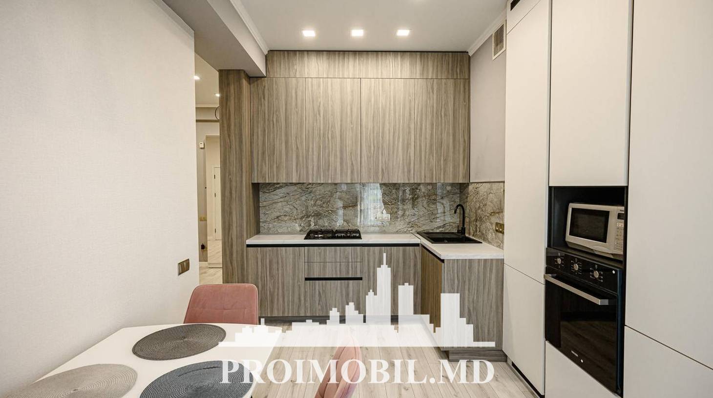 https://images.proimobil.md/154Djgx6egk_QvrPBw8uPLb1RH9nm24JnMSnBeVk8MI/watermark:0.75:so:0:30:0.39/resize:fill:1460:816:1/gravity:ce/bG9jYWw6Ly8vZXN0YXRlL2xyL2QwMDI3YzkwLTBiNDMtNDdjMi1hYzJmLWQ0MzlmZTdiYWY4NS5qcGVn