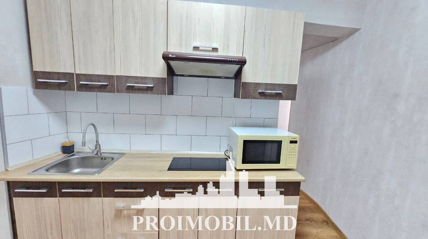 https://images.proimobil.md/181josM6kdIz27TsC2br1FvJuTzTBHiTj6QLdUKUmNQ/watermark:0.75:so:0:30:0.39/resize:fill:1460:816:1/gravity:ce/bG9jYWw6Ly8vZXN0YXRlL2xyL2MyMWQxMzA5LTlkMWMtNDJkOS04N2EwLTk3MDk4MTdiNmJjNS5qcGVn