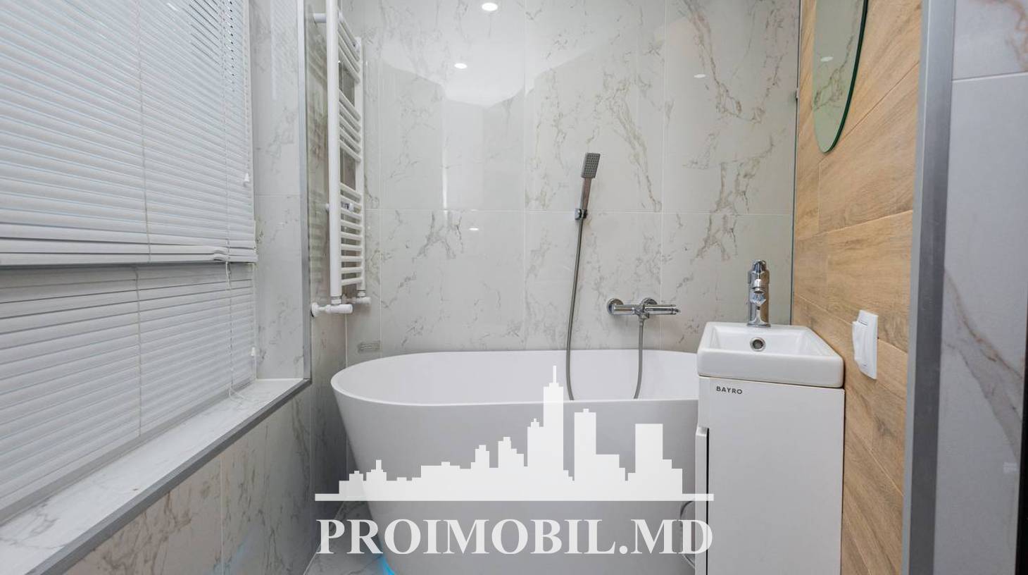 https://images.proimobil.md/1FmAULh2szWEUu4q_VBNvDYy_I8jFjixhzN1FYFUH00/watermark:0.75:so:0:30:0.39/resize:fill:1460:816:1/gravity:ce/bG9jYWw6Ly8vZXN0YXRlL2xyLzVlMGVkZWI5LWYwYmQtNDI4Zi1iZDA1LWUyZTVlZWNjYmQ3YS5qcGVn