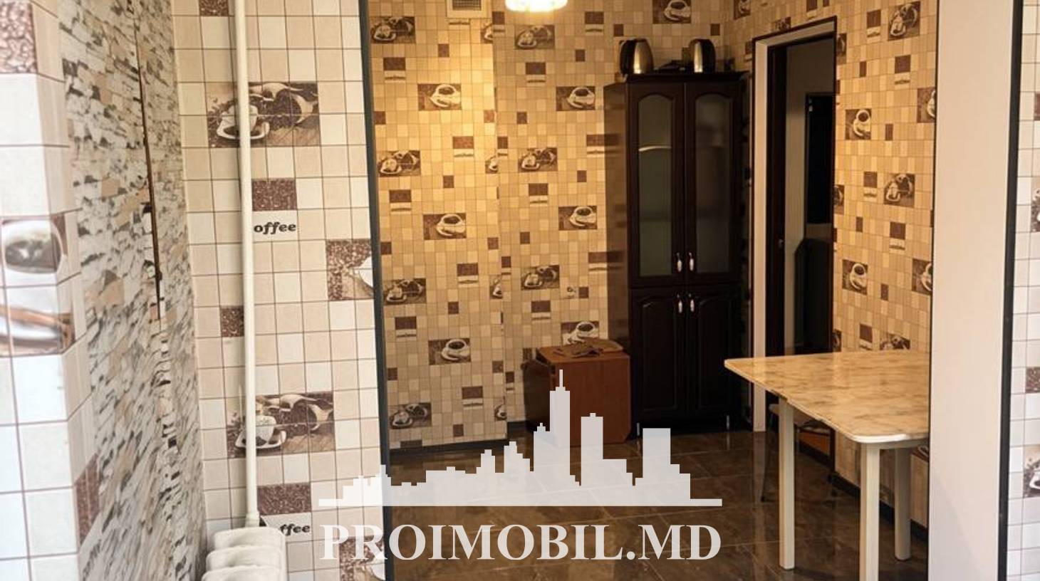 https://images.proimobil.md/1HNhKsLv0KUYaRyUxeS5XBxKTXwn_XB7KZlUjV0SW1I/watermark:0.75:so:0:30:0.39/resize:fill:1460:816:1/gravity:ce/bG9jYWw6Ly8vZXN0YXRlL2xyLzI5YmJjY2I3LWIzYWQtNDUzZC1iMzBhLWE1MGI0YzhhYjRkNC5qcGVn