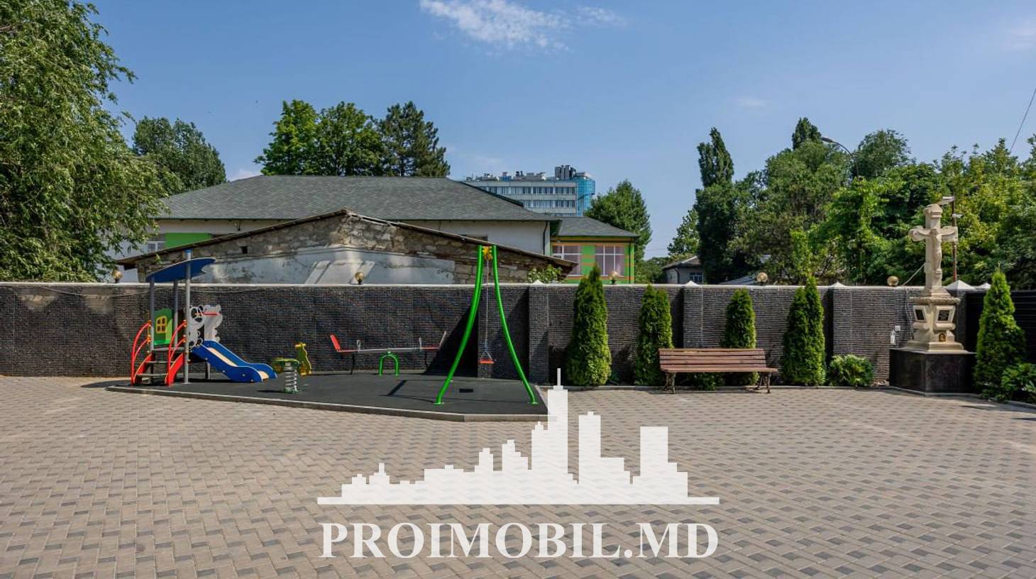 https://images.proimobil.md/1II7b4TGS0HssS4sJrOdxVeY-9Q8DCmbvv6eIiZyARo/watermark:0.75:so:0:30:0.39/resize:fill:1460:816:1/gravity:ce/bG9jYWw6Ly8vZXN0YXRlL2xyLzkzMDY5ODE3LWE2NzEtNGI0Yi1hMzk5LWNlYjcxZDU3YjQ5Ni5qcGVn