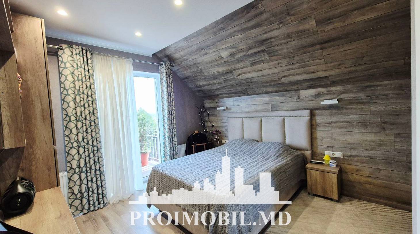 https://images.proimobil.md/1JXPd3jSQWfnazXjrc2W3dd7ZnRNufPCXuNwbXZQj-Y/watermark:0.75:so:0:30:0.39/resize:fill:1460:816:1/gravity:ce/bG9jYWw6Ly8vZXN0YXRlL2xyLzMzOTM4MzdiLWJiNWYtNGJjYi04MjE2LWJlNDdiZTZhOWRhYi5qcGVn