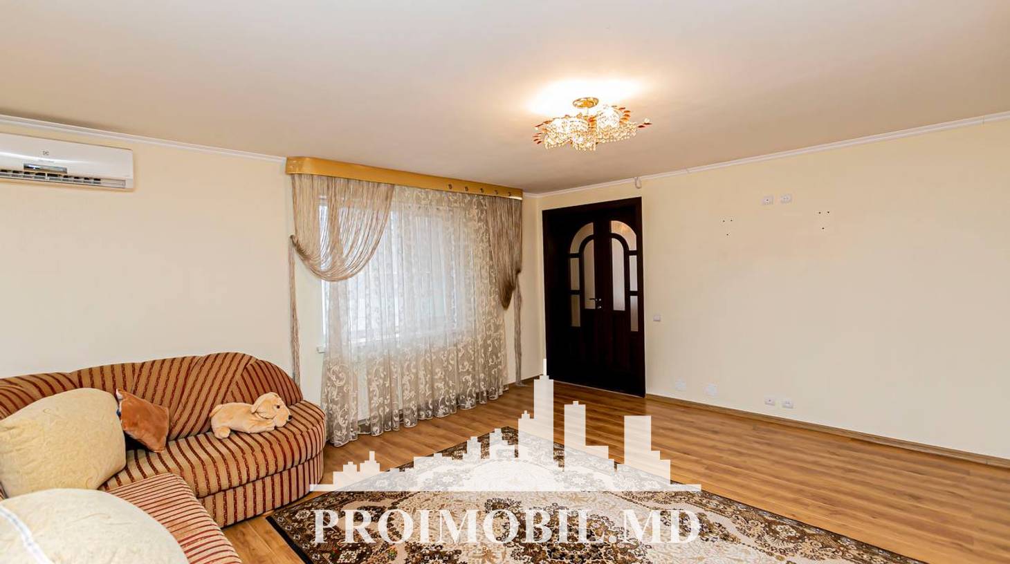 https://images.proimobil.md/1LB7Z0CIQi3u9Fd-cKCWbKQFzJK9vx-PyQ3opnpjYM8/watermark:0.75:so:0:30:0.39/resize:fill:1460:816:1/gravity:ce/bG9jYWw6Ly8vZXN0YXRlL2xyL2I1MDk3NDM1LTM1MGItNGI3NC1iOGIzLTNjNjM2YThjMjVjYi5qcGVn