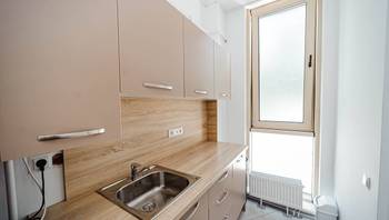 https://images.proimobil.md/1TYqBd6GiausEG5rUqi1-0-gbGj122PreN0x9fePAJ0/resize:fill:350:198:1/gravity:ce/bG9jYWw6Ly8vZXN0YXRlL2xyLzhhYTEwZGFjLThiOWMtNDMzYi1hZDZhLTAwNDhhZjMyMWM4MS5qcGVn