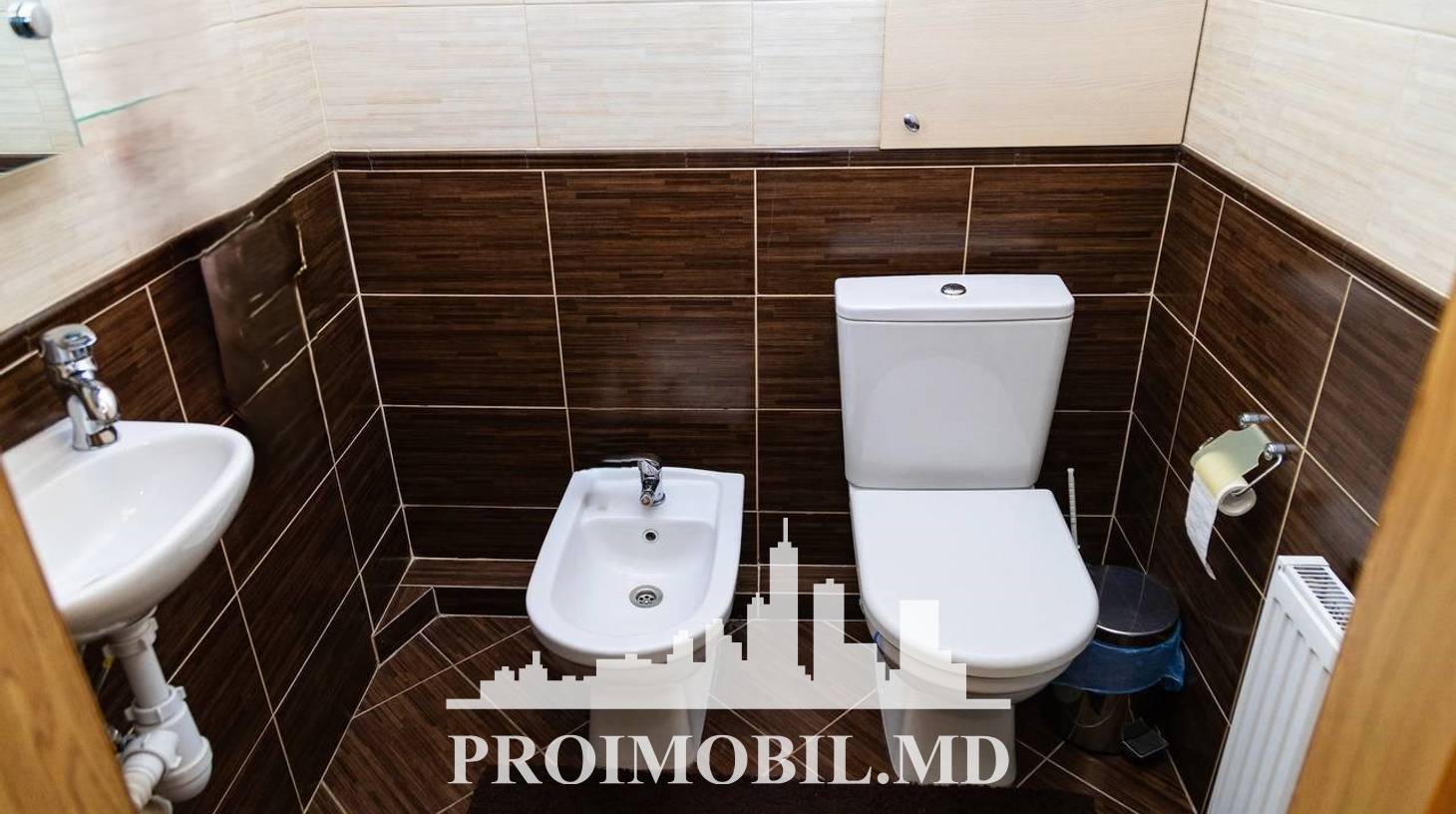 https://images.proimobil.md/1WdX9i7HM2xiWR3XhhfxbFOTIEEvZv0WU7xOe2K3g_0/watermark:0.75:so:0:30:0.39/resize:fill:1460:816:1/gravity:ce/bG9jYWw6Ly8vZXN0YXRlL2xyLzIxYzAwZDk1LThiZTYtNDA2YS04Y2NhLTgwMzVkYzY1ZDNkMC5qcGVn