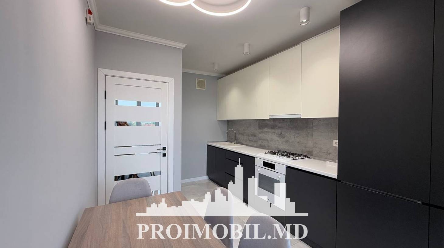 https://images.proimobil.md/1YGEXfMnqN5J7sqnF0tUzEEhwDjLBEeQUJlApvTEl8E/watermark:0.75:so:0:30:0.39/resize:fill:1460:816:1/gravity:ce/bG9jYWw6Ly8vZXN0YXRlL2xyLzQ3ZTk1ZGM5LThmMDgtNDFhNy1hNDJhLTQ5MDhlMDY1YjVjYS5qcGVn
