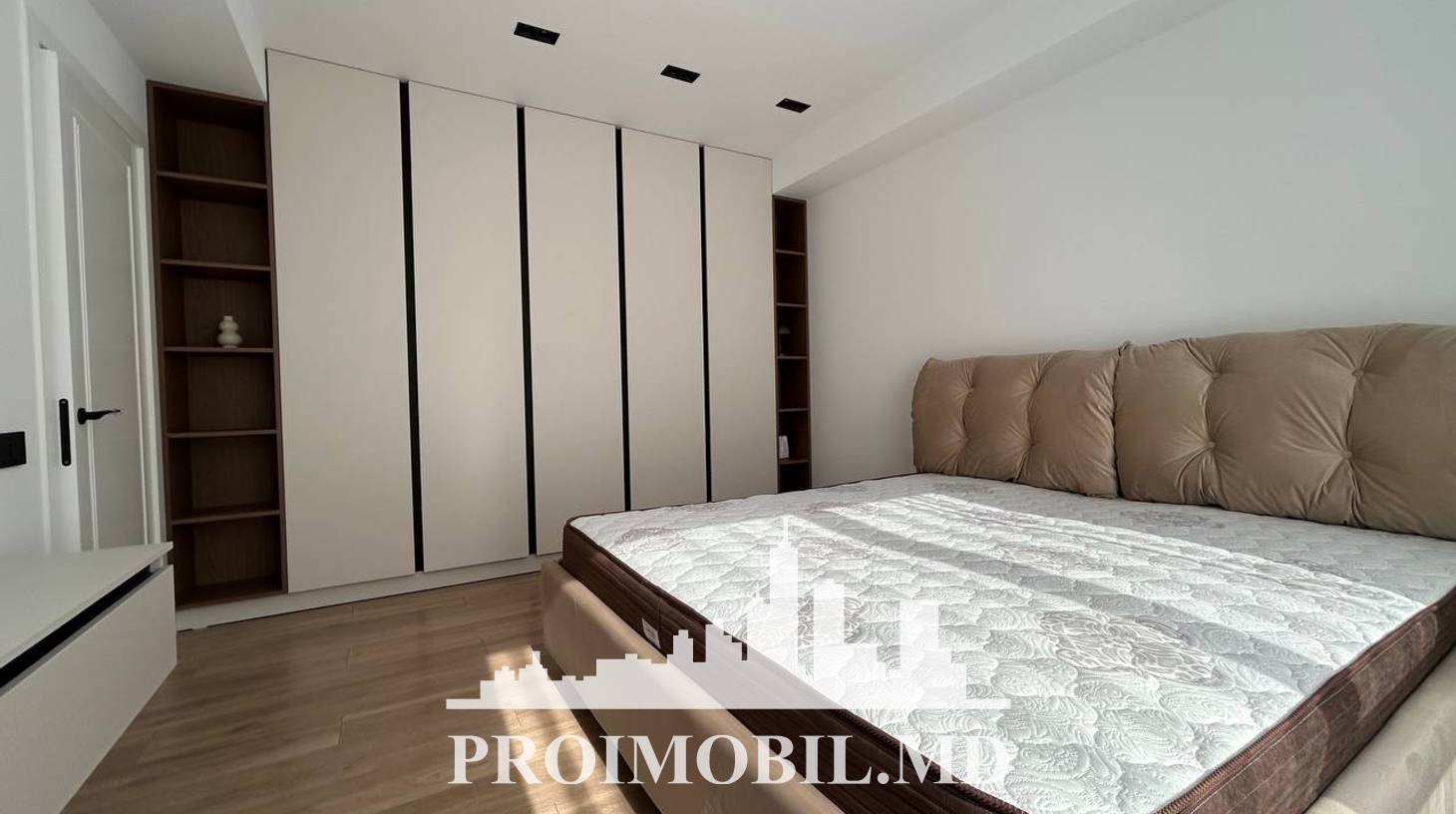 https://images.proimobil.md/1_HDW2_Ns0FXjn7EUg3XDkyvEYeQqdmwK8OARcg1J3g/watermark:0.75:so:0:30:0.39/resize:fill:1460:816:1/gravity:ce/bG9jYWw6Ly8vZXN0YXRlL2xyL2ExM2IwMjU3LTZiNDgtNGVlZC1hNDM4LTFmNjQ0ZDQ1MzNlZC5qcGVn