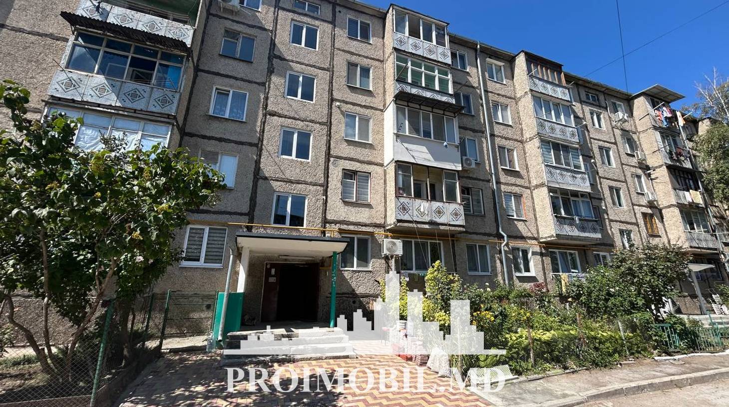 https://images.proimobil.md/1_ZdGJeBSSfk6UrprgjM1xjcTqARQMA9aBjSV2zVfCU/watermark:0.75:so:0:30:0.39/resize:fill:1460:816:1/gravity:ce/bG9jYWw6Ly8vZXN0YXRlL2xyL2Y0Y2VhMjQ0LTQyMTQtNGE3Zi05NWRhLTgzZjBlYWYzMDdlYy5qcGVn