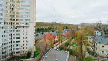 https://images.proimobil.md/1cjmEUpOD0BYy2PT0m4Ab69dlST0yDLhceOPq4kUdTM/resize:fill:350:198:1/gravity:ce/bG9jYWw6Ly8vZXN0YXRlL2xyL2M5ZjBlMmFhLTc0ODYtNDAyYS1hM2FkLWI2MTAyOGIwZjhjOS5qcGVn