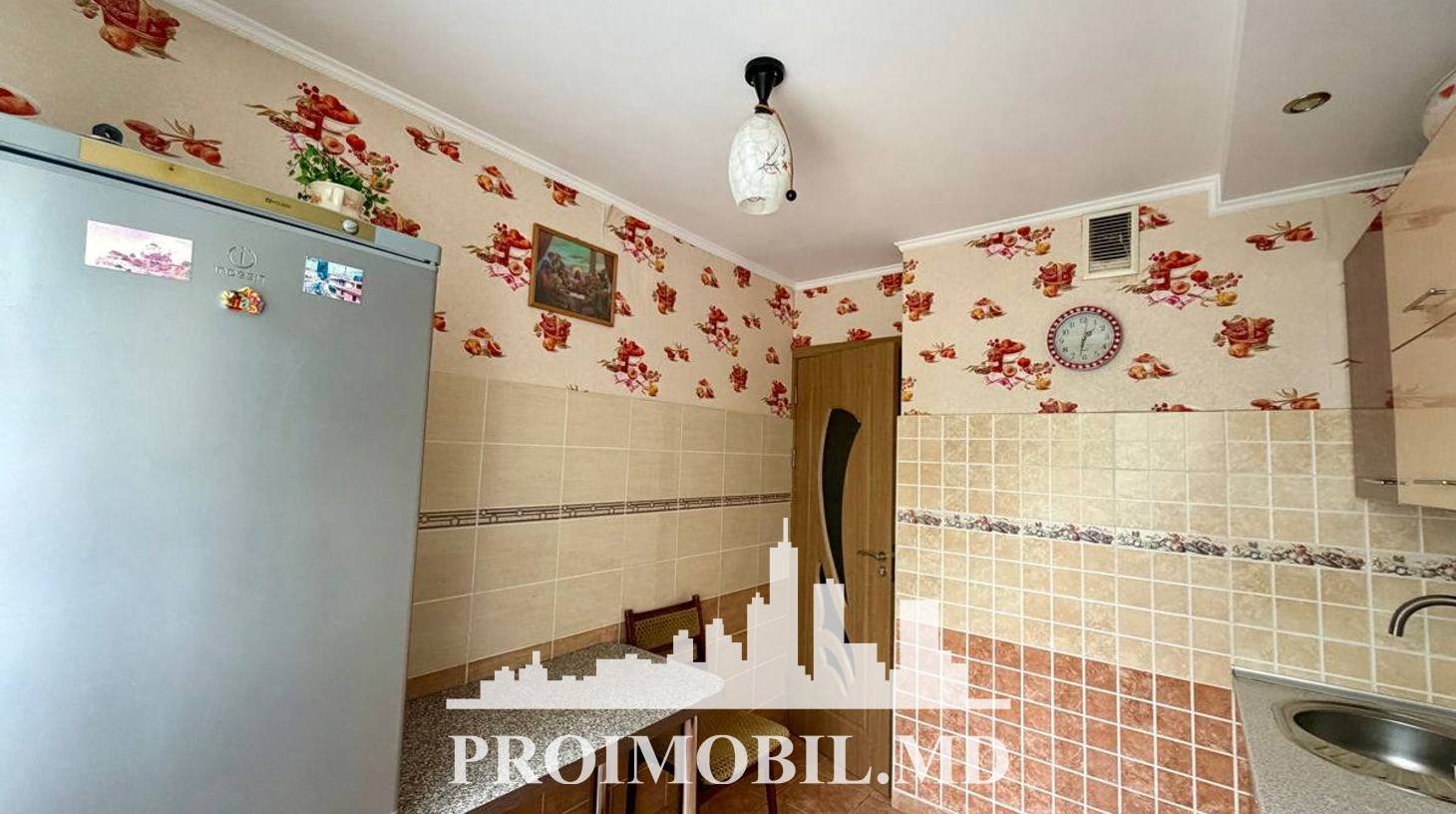 https://images.proimobil.md/1e4fqFgejxn_wE1SZ7n8pPyxd8C_haQVDloIdwRf1Fw/watermark:0.75:so:0:30:0.39/resize:fill:1460:816:1/gravity:ce/bG9jYWw6Ly8vZXN0YXRlL2xyLzBlNjY1ZTBjLTg4YjYtNGI2My1iMzQwLWQ1NTg2ZDQ1ZDUzNC5qcGVn