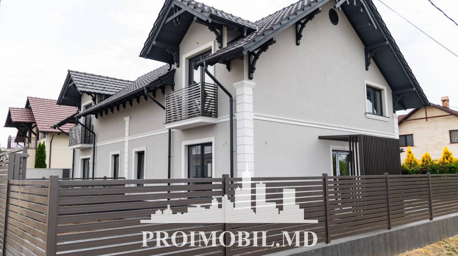 https://images.proimobil.md/1f7sLghBXxdQlVz94Xb950-Nm6T-PuBgxRolTYp1u5U/watermark:0.75:so:0:30:0.39/resize:fill:1460:816:1/gravity:ce/bG9jYWw6Ly8vZXN0YXRlL2xyLzk2OGRkNzRjLTRmYzEtNDg4ZS1hMDA1LThiYmZjNTY3NTQwYi5qcGVn
