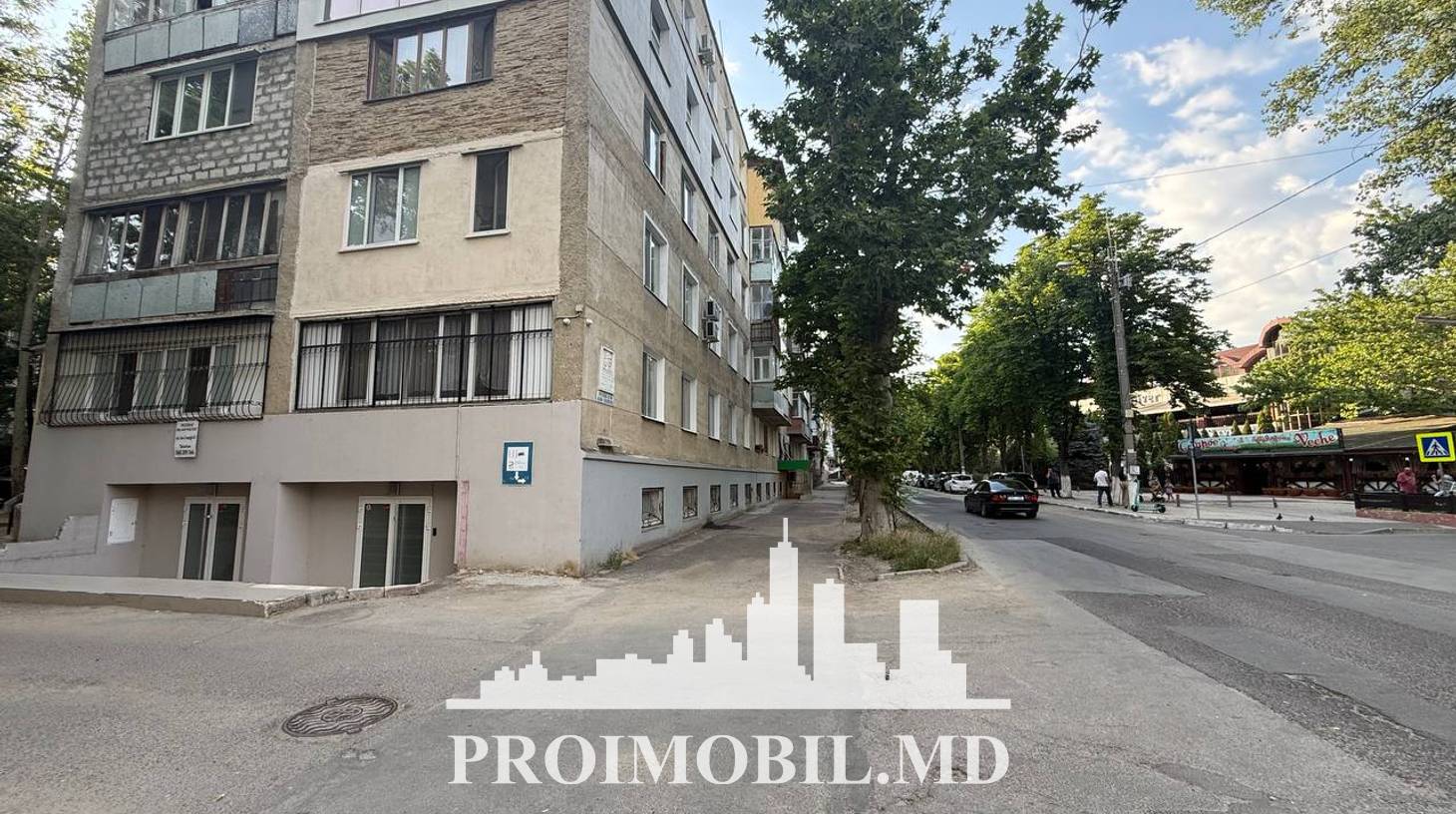 https://images.proimobil.md/1fRFKjUM1_vSTzpkOj3WhnnUIZ6wo-AgPqL5mCBPvWk/watermark:0.75:so:0:30:0.39/resize:fill:1460:816:1/gravity:ce/bG9jYWw6Ly8vZXN0YXRlL2xyLzRhZjViMWZiLWUxMDItNGRiMy04YjQzLTkwMGM0OTVlMjc0OC5qcGVn