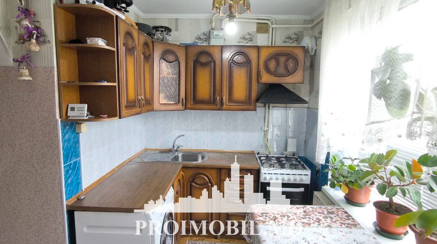 https://images.proimobil.md/1f_-d3TbfqRknpKwMgy-SXoDJwUwTka61_fKhUscHkQ/watermark:0.75:so:0:30:0.39/resize:fill:1460:816:1/gravity:ce/bG9jYWw6Ly8vZXN0YXRlL2xyL2M1NzdlMzMyLTc1ZDAtNDU5Yy1iZjJmLTQyNzNhMDlmODNmMi5qcGVn