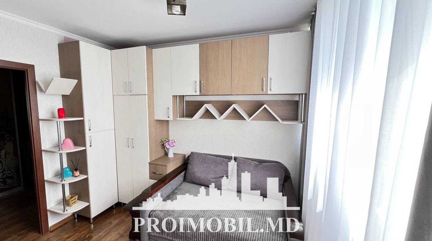 https://images.proimobil.md/1iXqMsq6cGstYgUqH_uFvhN5rlKrsiakFTvy9xuy7qA/watermark:0.75:so:0:30:0.39/resize:fill:1460:816:1/gravity:ce/bG9jYWw6Ly8vZXN0YXRlL2xyL2Q5OWY3YzJlLTA2NjAtNDVlYi1hOWNmLTY0MWJkMDdlZjUzMC5qcGVn