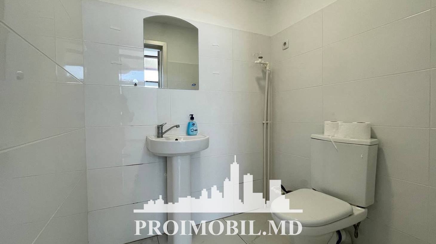 https://images.proimobil.md/1pXNJ_tPe47vdai9mgMOYoQ0WQ3v2pL-lJftuud6Vv4/watermark:0.75:so:0:30:0.39/resize:fill:1460:816:1/gravity:ce/bG9jYWw6Ly8vZXN0YXRlL2xyLzNmODU0ZmQ5LWU0MWEtNDgyMi1iMTA0LTEwMTUwODIyZWM2Yi5qcGVn