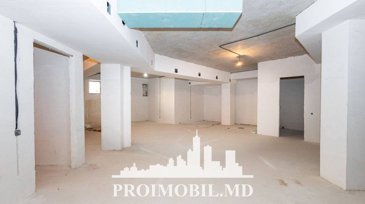https://images.proimobil.md/1qC6B7dUseSQ8jkzWL6GEw_vd0j4F-F0y476olNRBt0/watermark:0.75:so:0:30:0.39/resize:fill:1460:816:1/gravity:ce/bG9jYWw6Ly8vZXN0YXRlL2xyLzRjYjFlMjUzLTVhMTItNDAwYS05ZmI1LTQ1YzVmMjI1MjRhNC5qcGVn