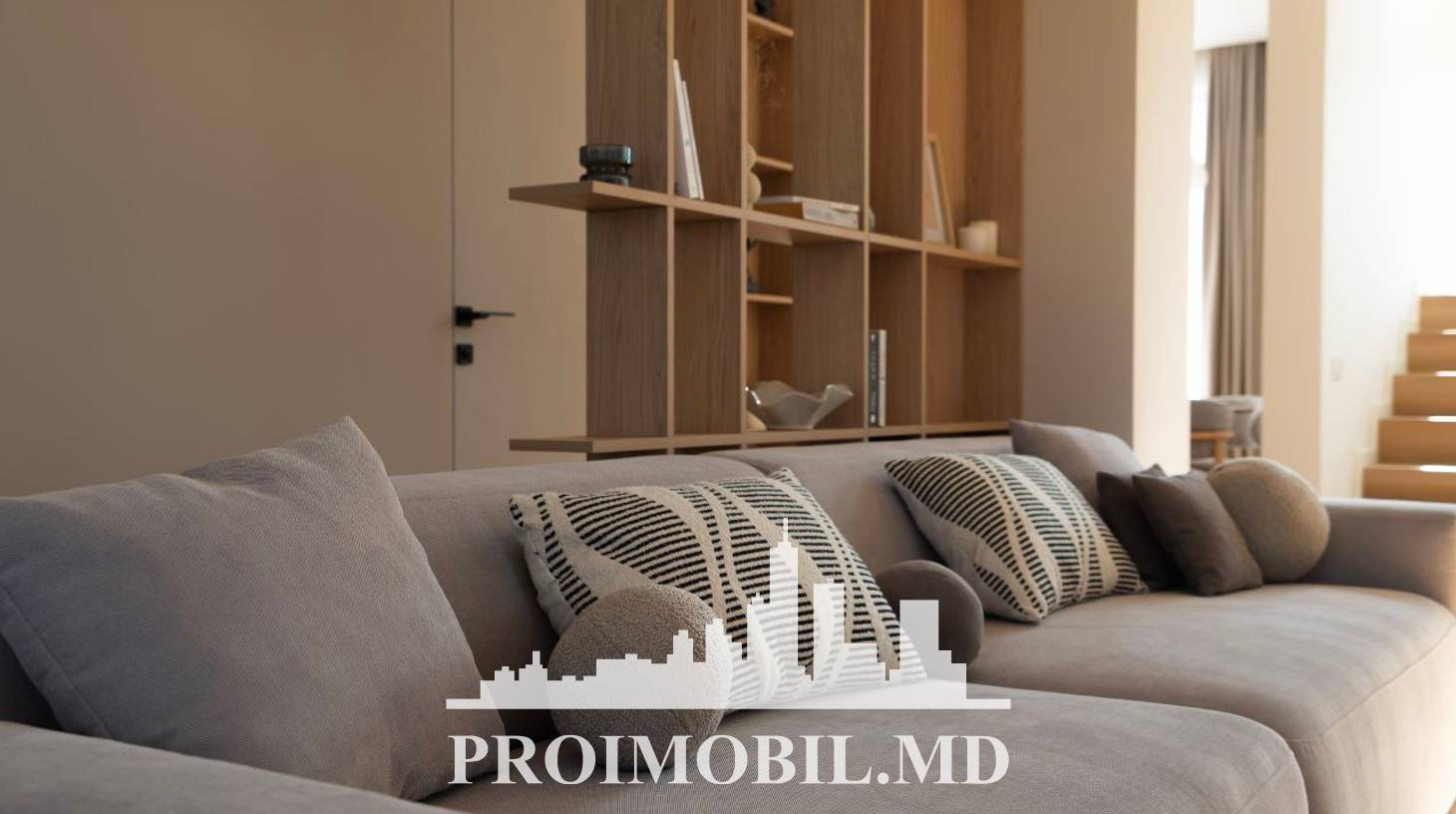 https://images.proimobil.md/1x7XxeoRnCWTdem3zjYhx4SRc9iUkq3Iej98C3ZnDSM/watermark:0.75:so:0:30:0.39/resize:fill:1460:816:1/gravity:ce/bG9jYWw6Ly8vZXN0YXRlL2xyLzAyZjAzZDAzLWQxYmMtNDUxOS1hMWM0LTA1ODRjMmFkOWU1ZS5qcGVn