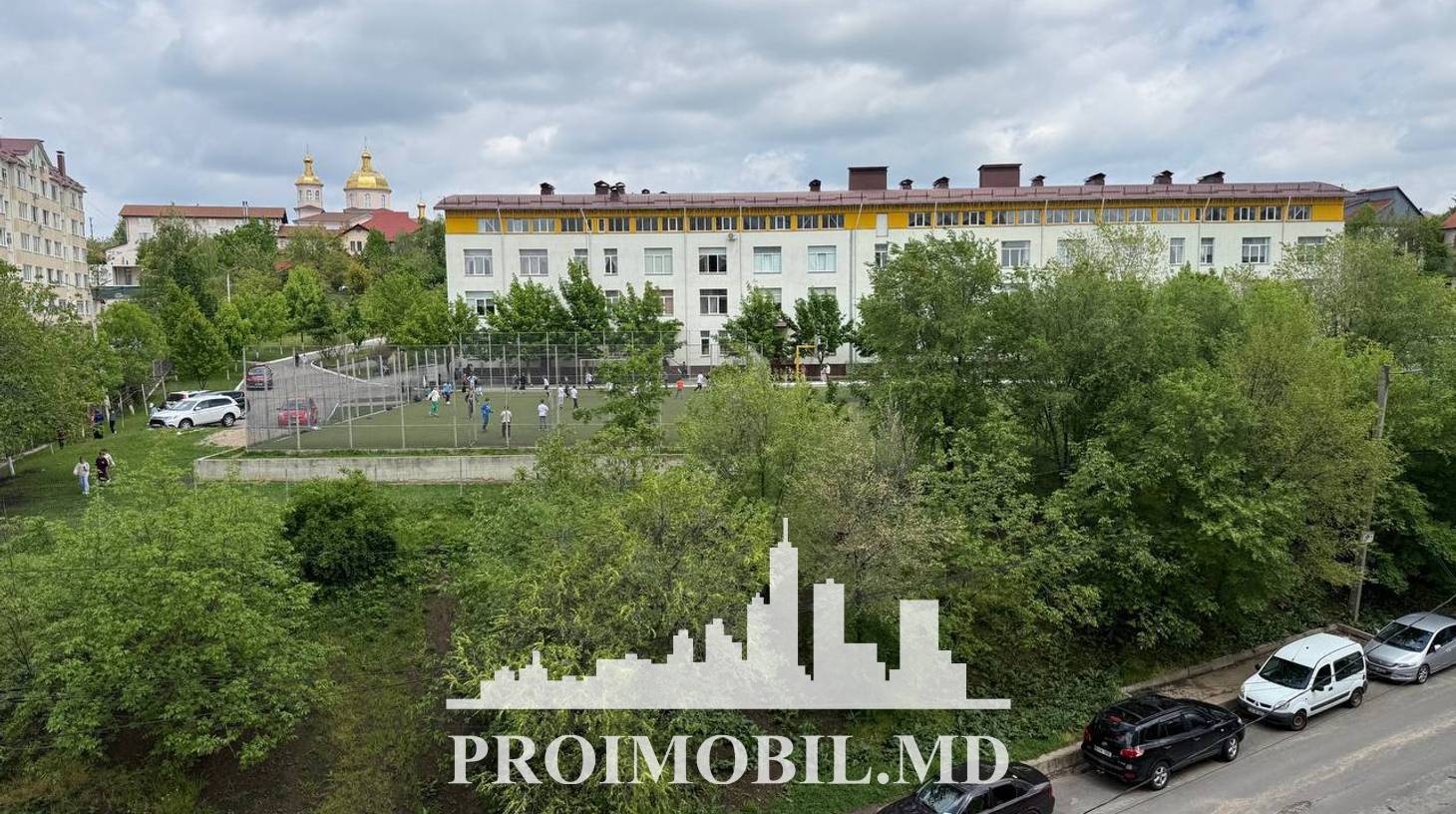 https://images.proimobil.md/23UCZxWVVQaVS-ptdgDyu1r4b8RP53MImyd-CBWaYtA/watermark:0.75:so:0:30:0.39/resize:fill:1460:816:1/gravity:ce/bG9jYWw6Ly8vZXN0YXRlL2xyLzcyZWU2NmRlLWIxZGItNDY4My1hZjIwLTQ1Y2M4YWRkZTdjMC5qcGVn