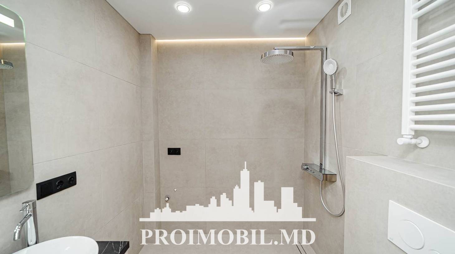 https://images.proimobil.md/28P5z2i0lS0TN1jGV7d21BPFgTFtlHdE0aFQy0Xl5Ek/watermark:0.75:so:0:30:0.39/resize:fill:1460:816:1/gravity:ce/bG9jYWw6Ly8vZXN0YXRlL2xyLzkwNWQ2NjM5LWZkMGUtNGRhMy1iYmRhLTcwZmMwNWIxNmIxZC5qcGVn