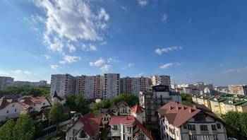 https://images.proimobil.md/2AZYWJyCqThs1USGOfdrl3Iwe4Q7szCdu5NHhQaxTGg/resize:fill:350:198:1/gravity:ce/bG9jYWw6Ly8vZXN0YXRlL2xyL2NiMjMwNDI5LTMwN2ItNDAwNy04M2RkLTFkY2QyYjYyM2JkYi5qcGVn