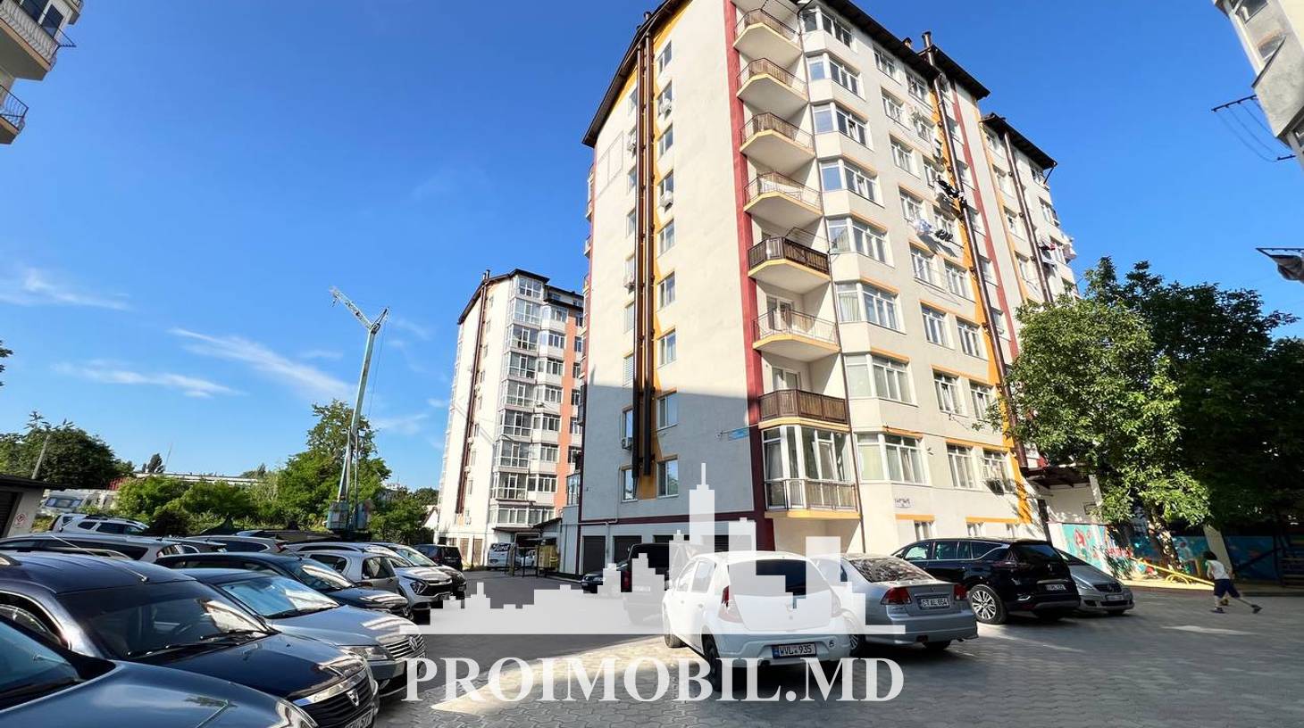 https://images.proimobil.md/2BS7T2Gqzm--fPILa-9_5pDyxH_vZYwA3api2jPtYAM/watermark:0.75:so:0:30:0.39/resize:fill:1460:816:1/gravity:ce/bG9jYWw6Ly8vZXN0YXRlL2xyL2I3MDhiY2U4LTE4NjgtNDEyMi04ZmI2LTQzZTc0NzIwZWVmOC5qcGVn