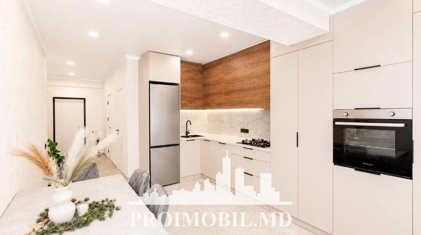 https://images.proimobil.md/2Bc_ZTS1stKUur4mHVVHk5Id_z6zUU_RoANZ9iPxn9s/watermark:0.75:so:0:30:0.39/resize:fill:1460:816:1/gravity:ce/bG9jYWw6Ly8vZXN0YXRlL2xyLzhkODkzMjQ2LWE0MjMtNDJjYi04ZDRlLWViNGMwZDY0ZjRkZi5qcGVn