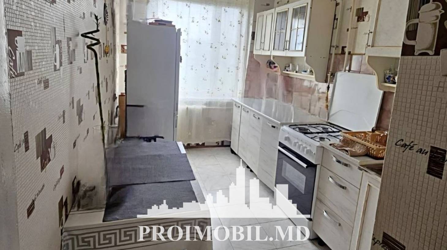 https://images.proimobil.md/2CULOGq-EeT5IjGff62uzdIRCl2p1Oy7GLyo45-eT8c/watermark:0.75:so:0:30:0.39/resize:fill:1460:816:1/gravity:ce/bG9jYWw6Ly8vZXN0YXRlL2xyLzZkZTc3ZmRiLTJjMzUtNGQwNC04MGMxLWNiODc1NzM3MzVlMi5qcGVn