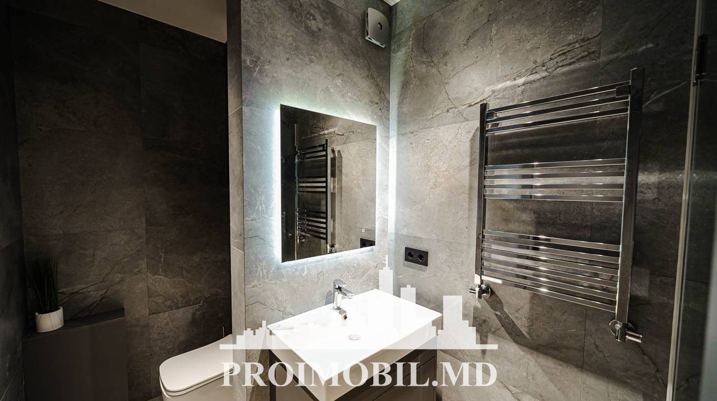 https://images.proimobil.md/2IWqRGEyAN67qwyMK7ASbXuLxtLDQfaqNwzWWbaNRl0/watermark:0.75:so:0:30:0.39/resize:fill:1460:816:1/gravity:ce/bG9jYWw6Ly8vZXN0YXRlL2xyLzA0MWU2ZThkLTE5MmItNDc5Mi05MDVhLTUxMDg3YjQ5MjU3YS5qcGVn