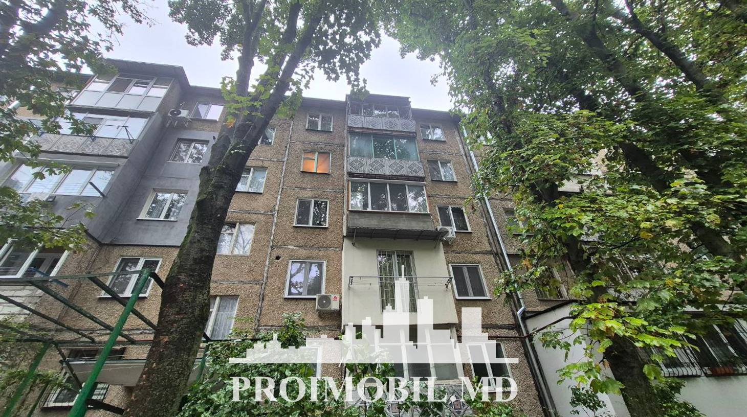 https://images.proimobil.md/2LC0Z3bYDUrbiyEVvOJwNN1f7ZyjnY3xNv13uOPoz8U/watermark:0.75:so:0:30:0.39/resize:fill:1460:816:1/gravity:ce/bG9jYWw6Ly8vZXN0YXRlL2xyLzVhNzM0Y2JhLWVmNWEtNGJmYy1iNjMxLTEwYTk4MDdjZGMxZS5qcGVn