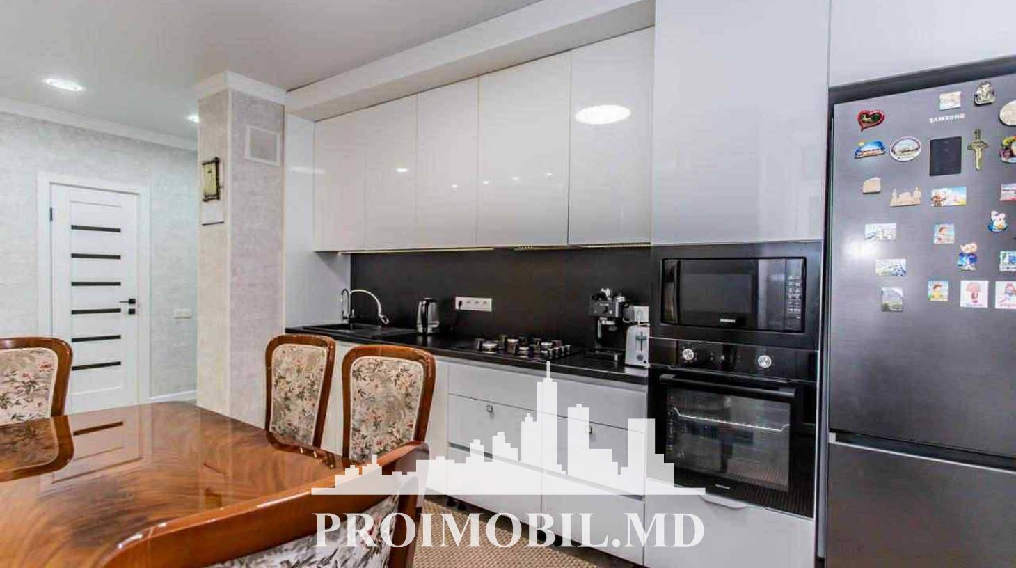 https://images.proimobil.md/2LRufWsYfotuYb08iR0mo3huNowZrL8K9H0cpis-yEQ/watermark:0.75:so:0:30:0.39/resize:fill:1460:816:1/gravity:ce/bG9jYWw6Ly8vZXN0YXRlL2xyLzIyMDUwYTc4LTg1OTQtNDZiNi05ZmFmLWM1ZTFiM2UzY2NmNC5qcGVn
