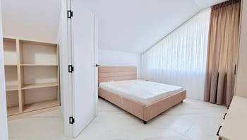 https://images.proimobil.md/2MjQxCA1fEM4prAqV6DizM1wf00TnLdm4woO_g8KXrU/resize:fill:350:198:1/gravity:ce/bG9jYWw6Ly8vZXN0YXRlL2xyL2Y1ZTExYjhhLTVjNzctNDhjNC1iNjNhLWRkNTZjYTU3Nzg5OC5qcGVn