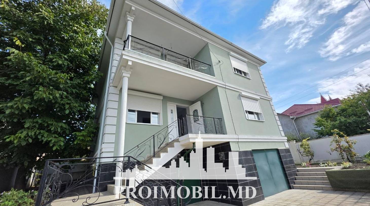 https://images.proimobil.md/2R2b5N6cO2OUWt4k0slnV9TPw4ZkRkNHlMxhhppCdmY/watermark:0.75:so:0:30:0.39/resize:fill:1460:816:1/gravity:ce/bG9jYWw6Ly8vZXN0YXRlL2xyLzZhMDU1MTdhLTk3OTMtNGM0NC05YTliLTNkYTEzMTEyOWQ5NS5qcGVn