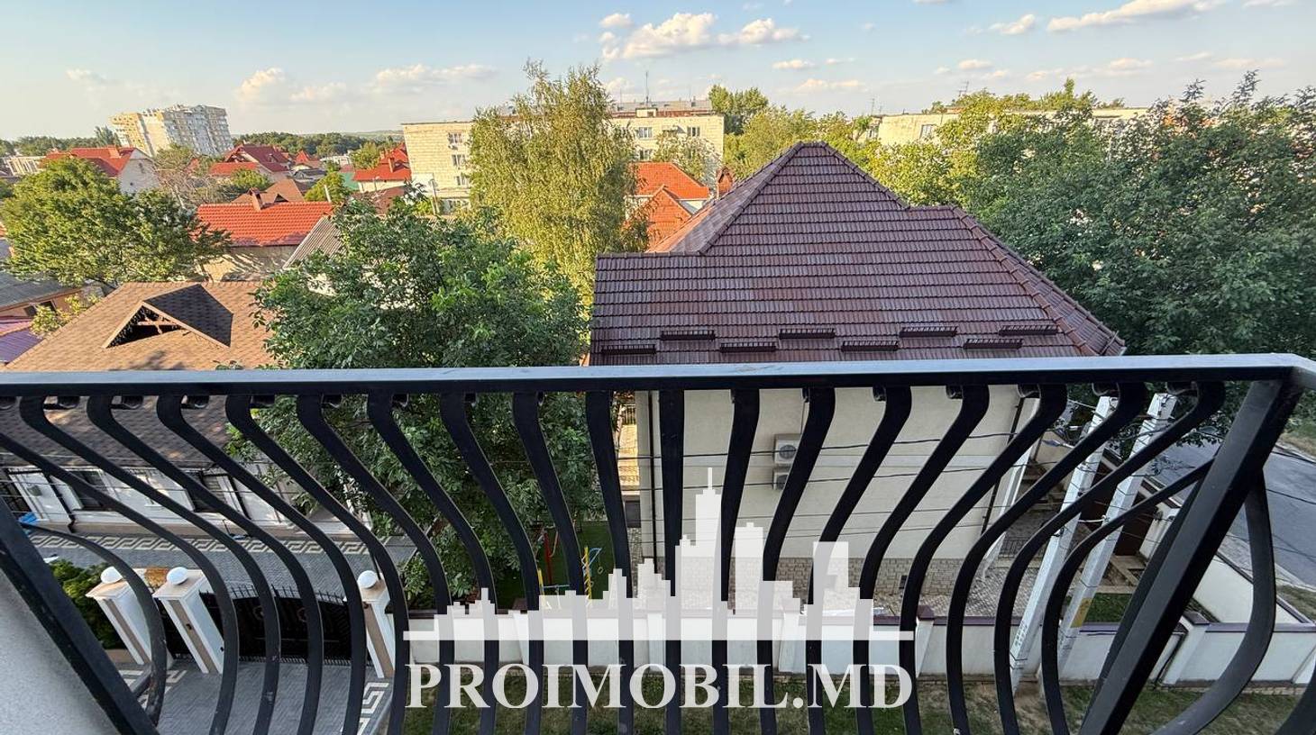 https://images.proimobil.md/2R79lIr4XTFVHXDr2byNOTcFdsLZIMU8AFTmRWVUKL4/watermark:0.75:so:0:30:0.39/resize:fill:1460:816:1/gravity:ce/bG9jYWw6Ly8vZXN0YXRlL2xyLzY2YWFhMjRjLWQ0ZjItNDI4ZC04YjMzLTEzZTkzNjQwNmYwYS5qcGVn