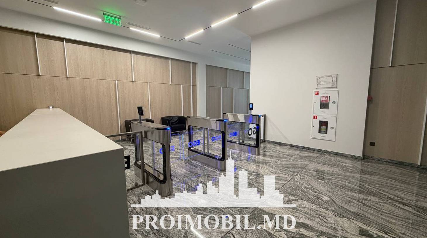 https://images.proimobil.md/2Rz9xB4R1_1neshub86vjzMd88vdoLAWcD3cb3yphqs/watermark:0.75:so:0:30:0.39/resize:fill:1460:816:1/gravity:ce/bG9jYWw6Ly8vZXN0YXRlL2xyLzRmZjAwOWM2LTEyMmUtNDdmZS04MWRjLTczZmNlYjVmZGJmMC5qcGVn