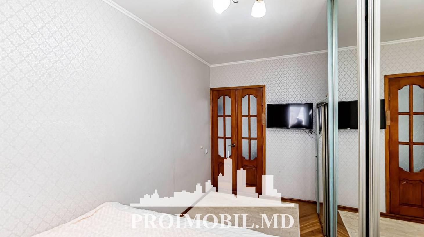 https://images.proimobil.md/2UG7IsK_r44_1OttxXIvh2vO2tUKQqoNTGI6Gr1ClA4/watermark:0.75:so:0:30:0.39/resize:fill:1460:816:1/gravity:ce/bG9jYWw6Ly8vZXN0YXRlL2xyLzg4OWVkYjgzLTNmZjMtNDhhNy1hYmJhLWYxZTY5OWJkMmY1Mi5qcGVn