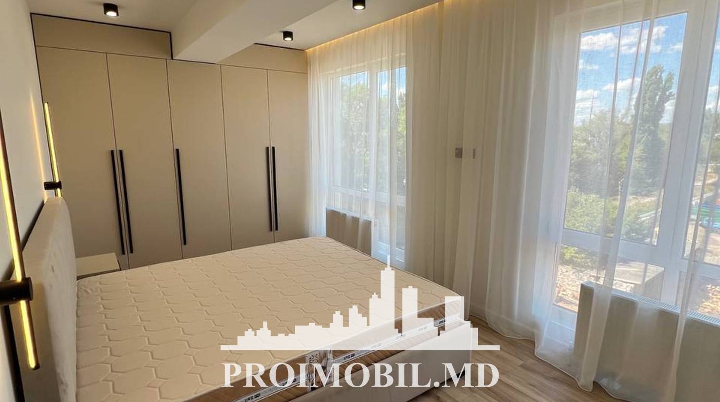 https://images.proimobil.md/2VFL8msnKXvSddLY2TI5DBXQyy8QqBlQo3WV_-PQ6L8/watermark:0.75:so:0:30:0.39/resize:fill:1460:816:1/gravity:ce/bG9jYWw6Ly8vZXN0YXRlL2xyLzI1MDExNWFmLWFiZDEtNDhiYy04MWI2LWM3YTllNjY1ZTA4Zi5qcGVn