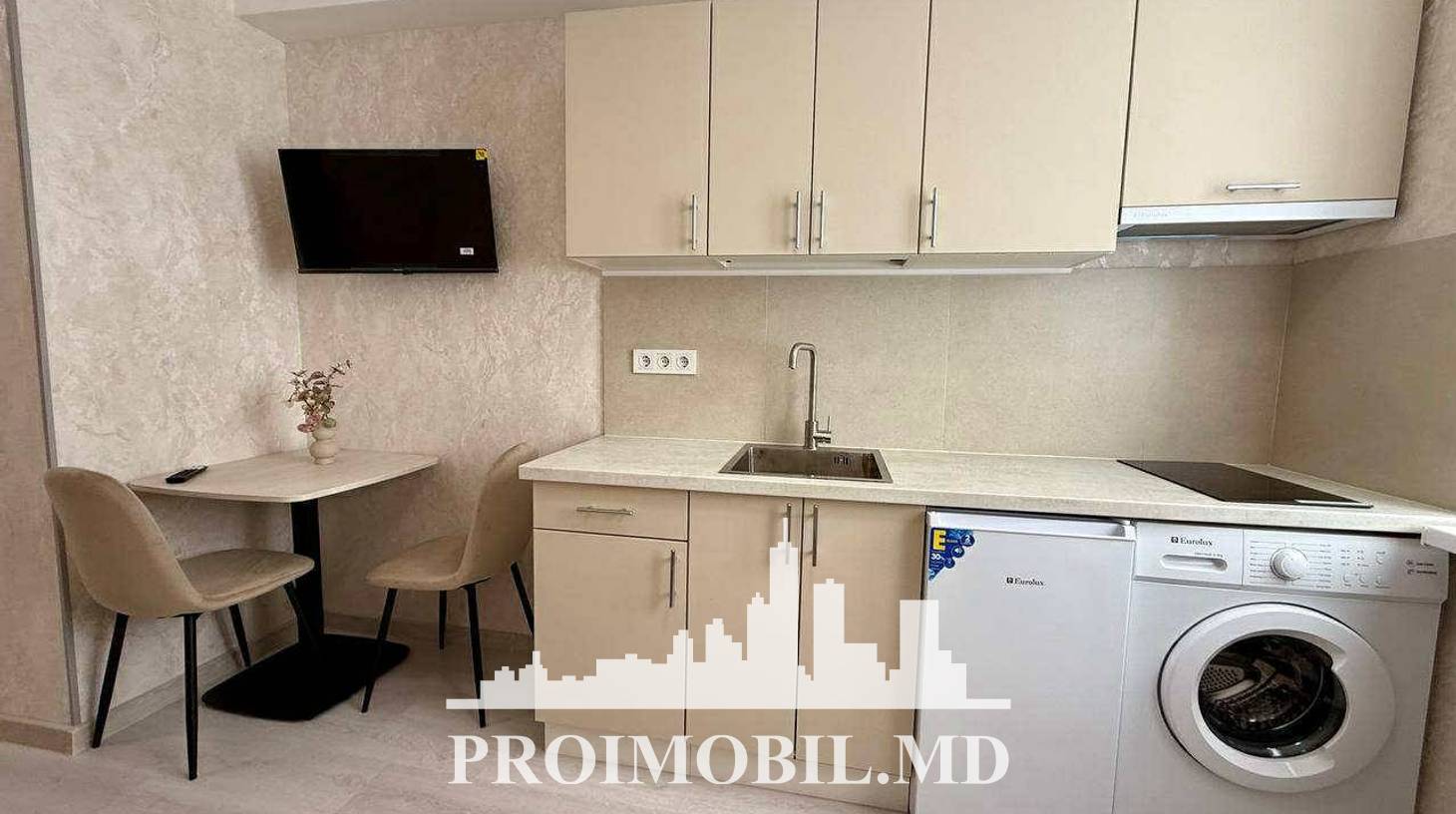 https://images.proimobil.md/2ZUgdwOkmuDe7xz-rAiDJe59sVE0wfc_UgSfcxBdpqk/watermark:0.75:so:0:30:0.39/resize:fill:1460:816:1/gravity:ce/bG9jYWw6Ly8vZXN0YXRlL2xyLzRjOGI0ZTZkLWYzNTQtNGMwYS05ZWYxLTlhNDc1YTQ4MmM5Yy5qcGVn