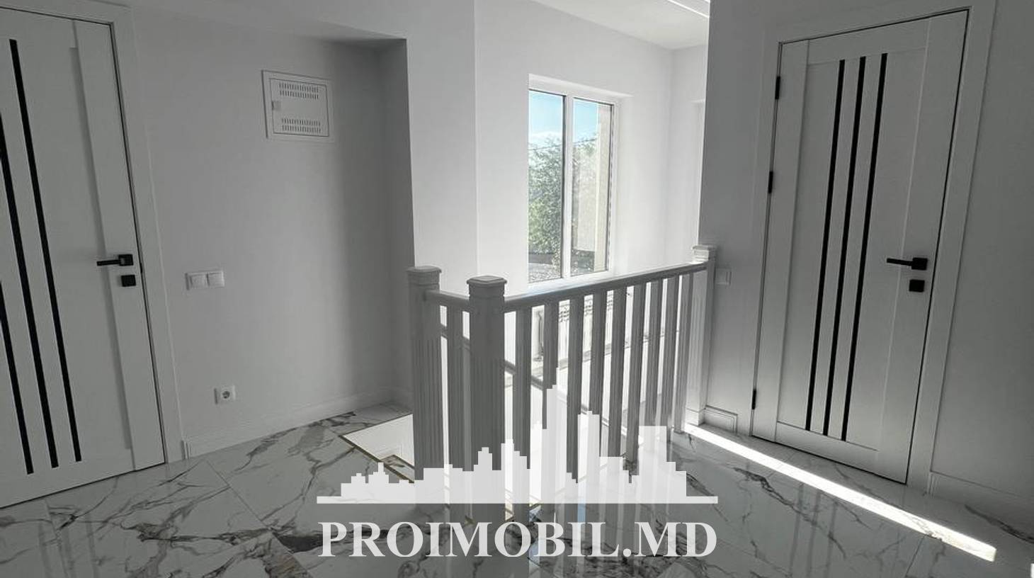 https://images.proimobil.md/2_Pd0Ux4RaxnFjle6z5aEaMlQFNKPLaaAmG20yWttYQ/watermark:0.75:so:0:30:0.39/resize:fill:1460:816:1/gravity:ce/bG9jYWw6Ly8vZXN0YXRlL2xyLzE3MDVkNzY4LTA1MTEtNGZlZC05MzVkLTI3MGYwNDc0YjBjMy5qcGVn