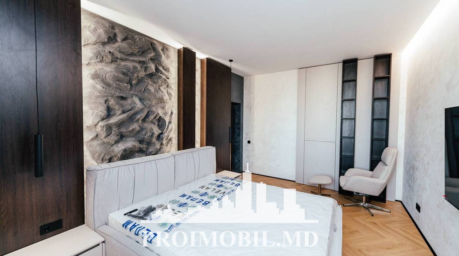 https://images.proimobil.md/2bTATwpdsyvPpB6klJlw-_jbfNzPfqa3o57O7SfW00g/watermark:0.75:so:0:30:0.39/resize:fill:1460:816:1/gravity:ce/bG9jYWw6Ly8vZXN0YXRlL2xyL2M1NWIwOGY3LTIzYjktNDg0OC04NDMzLTA5MTRjOWEyOTdkZC5qcGVn