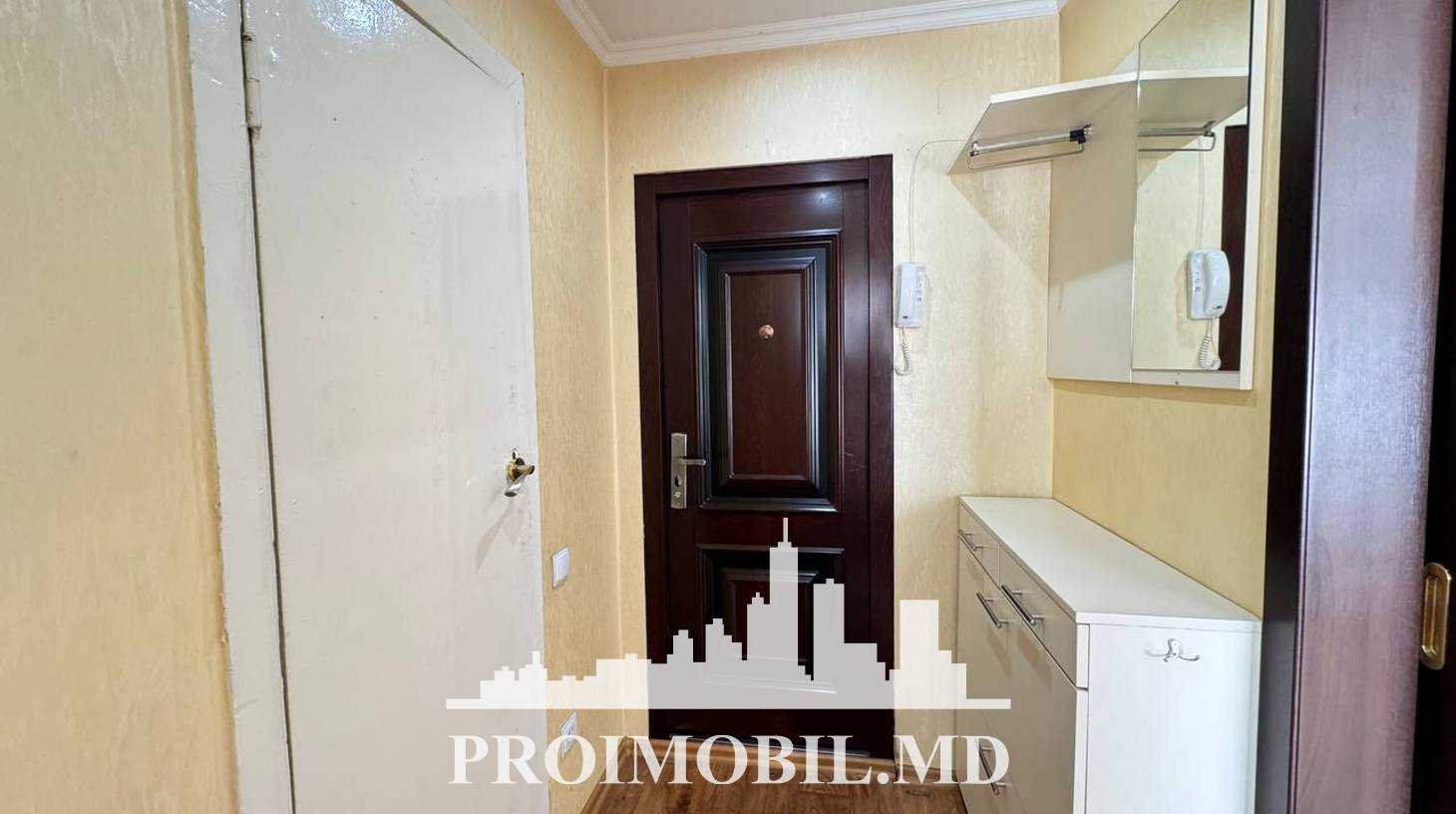 https://images.proimobil.md/2ct54GGktnTDhQueB-gP7P4Z8FMuxwaETQ5T-Q7UbZY/watermark:0.75:so:0:30:0.39/resize:fill:1460:816:1/gravity:ce/bG9jYWw6Ly8vZXN0YXRlL2xyLzc0MjQzMjNjLTJiYTEtNDI1Zi1iMjg5LWEyOTgyMTQ3MWZmOS5qcGVn