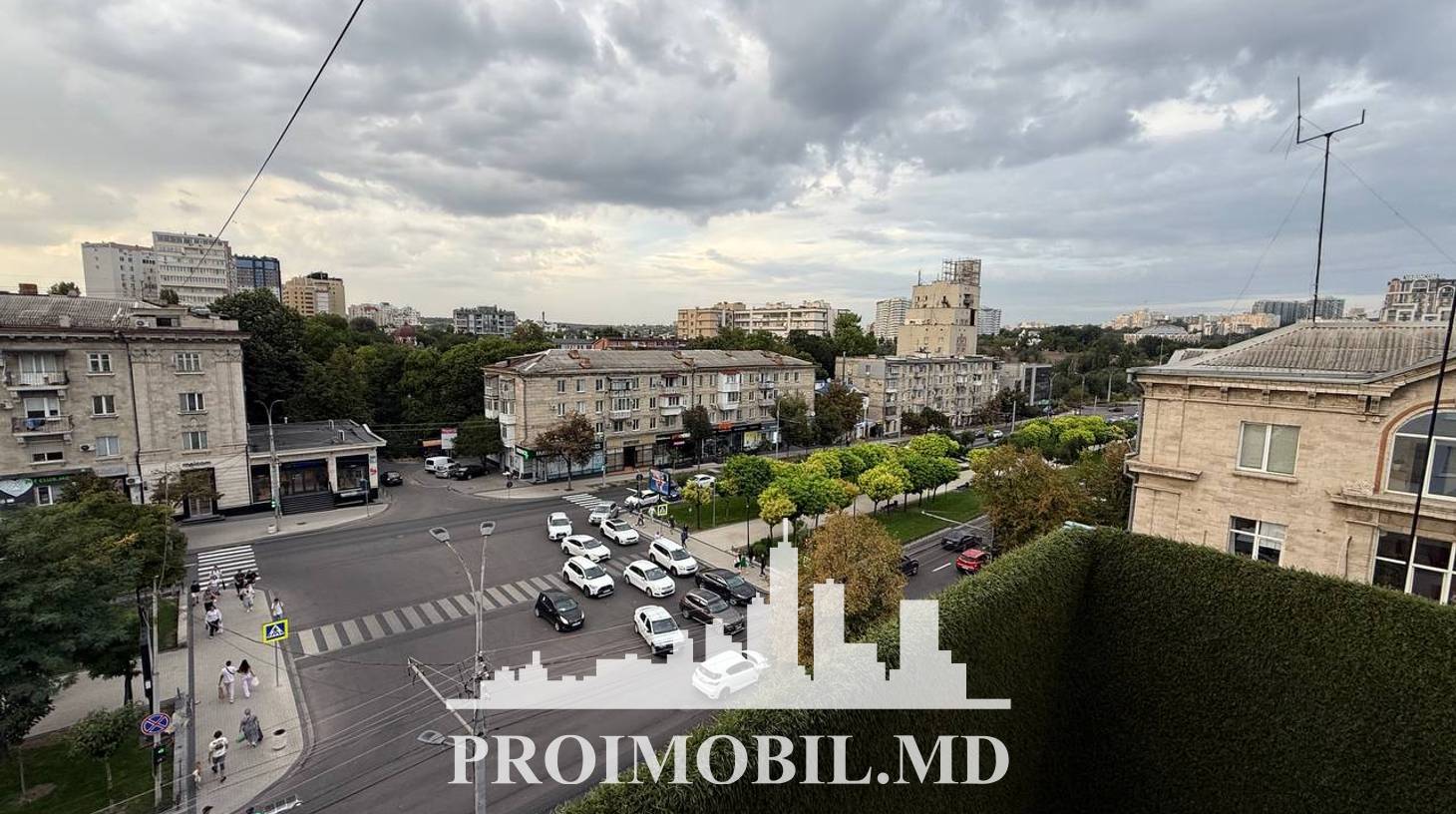 https://images.proimobil.md/2djLkYtcCkqy0pp5ObpQV_Jq5xTIpNXpbM874RhAaIA/watermark:0.75:so:0:30:0.39/resize:fill:1460:816:1/gravity:ce/bG9jYWw6Ly8vZXN0YXRlL2xyL2YyZmRmZWM0LTgwNTEtNDA4NC1hYjRhLTUzNWI1YmE2NWM0ZS5qcGVn