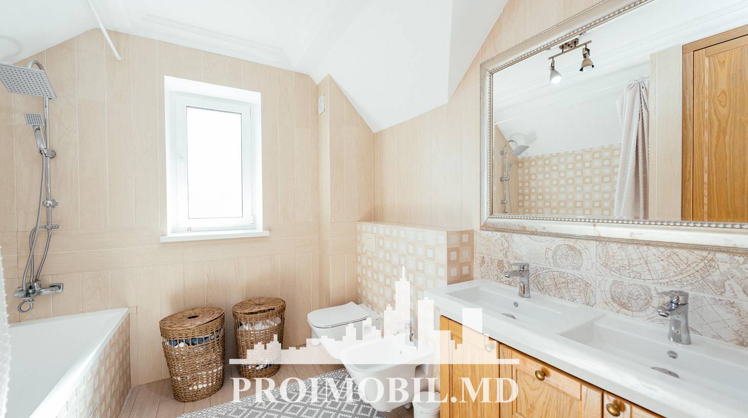 https://images.proimobil.md/2gGRdzQdXkMDLtZs0B26zAhWNIxAupLGNcJ5zIqP3z0/watermark:0.75:so:0:30:0.39/resize:fill:1460:816:1/gravity:ce/bG9jYWw6Ly8vZXN0YXRlL2xyL2ZlYjA3ZmNiLWM1YTQtNDVmZi04ZTQ4LWNhZDVlNGNjMWU1Mi5qcGVn