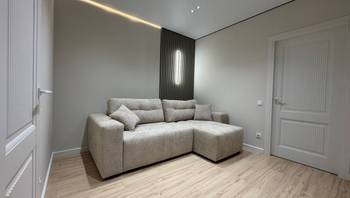 https://images.proimobil.md/2h9X67c2ZP0PlohT_igSxQgBPlBaBRF2ScE215tjBmE/resize:fill:350:198:1/gravity:ce/bG9jYWw6Ly8vZXN0YXRlL2xyLzdhMzFmMzM3LTc3YjctNGM3Ny05YmNhLWVjMjdhZDMwYzE0NS5qcGVn