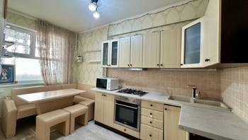 https://images.proimobil.md/2ktpnwmxgNGgUoad8hcAkMyicHQdIqI2h7W1w4XUy0o/resize:fill:350:198:1/gravity:ce/bG9jYWw6Ly8vZXN0YXRlL2xyLzI0NTYyYjQ4LWM4ZGUtNDIyNy1iYzEzLTE4NTIxNzRhYjI3MC5qcGVn