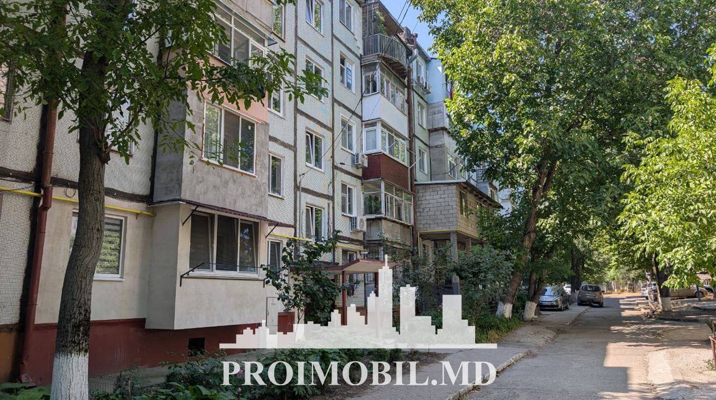 https://images.proimobil.md/2sFR6_Cyqdj4ZkPyG-0Zx5rChx9_8zdEtlSSPj8UoSA/watermark:0.75:so:0:30:0.39/resize:fill:1460:816:1/gravity:ce/bG9jYWw6Ly8vZXN0YXRlL2xyL2ZiZTQ3NTYyLTdhNTEtNGQzYi04ZThmLWY5YzkzODBhN2VkMC5qcGVn