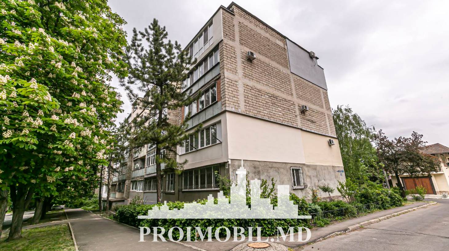 https://images.proimobil.md/2sQfR3kSlAz_pSdKHiINMNjyw6OIu0XpPSirLu_mktk/watermark:0.75:so:0:30:0.39/resize:fill:1460:816:1/gravity:ce/bG9jYWw6Ly8vZXN0YXRlL2xyLzlkMTA0YjY1LWRiMjktNDg5YS05NDI4LTI4OWM0NzMxNWY5Yi5qcGVn