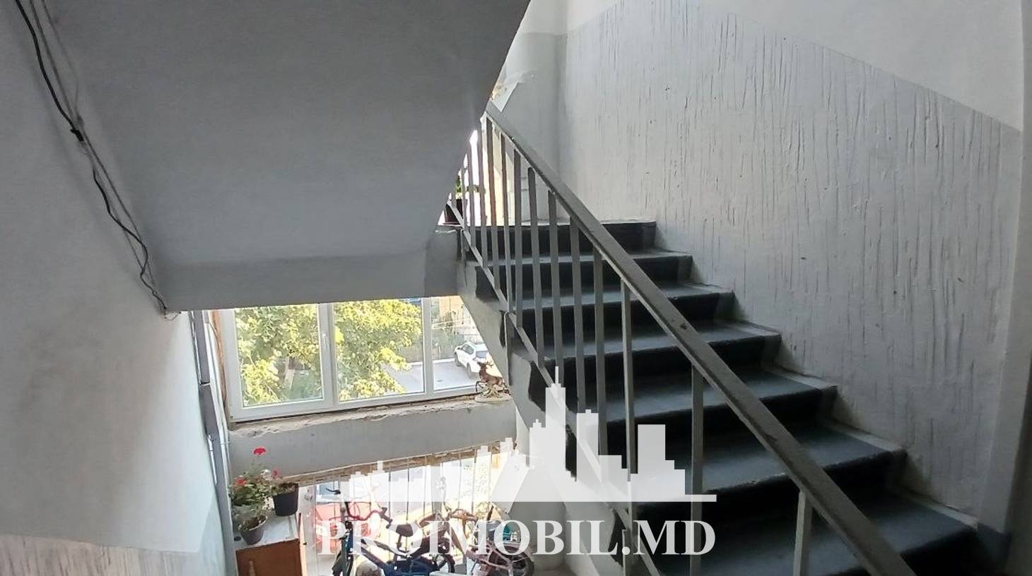https://images.proimobil.md/2uKH-sM_cVB0y-fKtxqChgUchVYnA0suJXla5KnqAp8/watermark:0.75:so:0:30:0.39/resize:fill:1460:816:1/gravity:ce/bG9jYWw6Ly8vZXN0YXRlL2xyLzRlMGU1YThmLTNmZGEtNDYyMS04YTUzLWFkYjM4MjQzNWE2OS5qcGVn