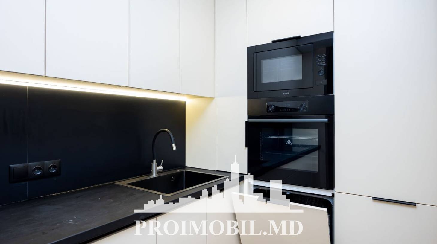 https://images.proimobil.md/2yNm60dLmmNK9t5c9VSKWsrXhF1jV6yq9n10N1IKHRc/watermark:0.75:so:0:30:0.39/resize:fill:1460:816:1/gravity:ce/bG9jYWw6Ly8vZXN0YXRlL2xyLzgyNmQxMGE2LTYwNWYtNGRiNy1hMThiLTQwMTJkODc4ZjU4MC5qcGVn