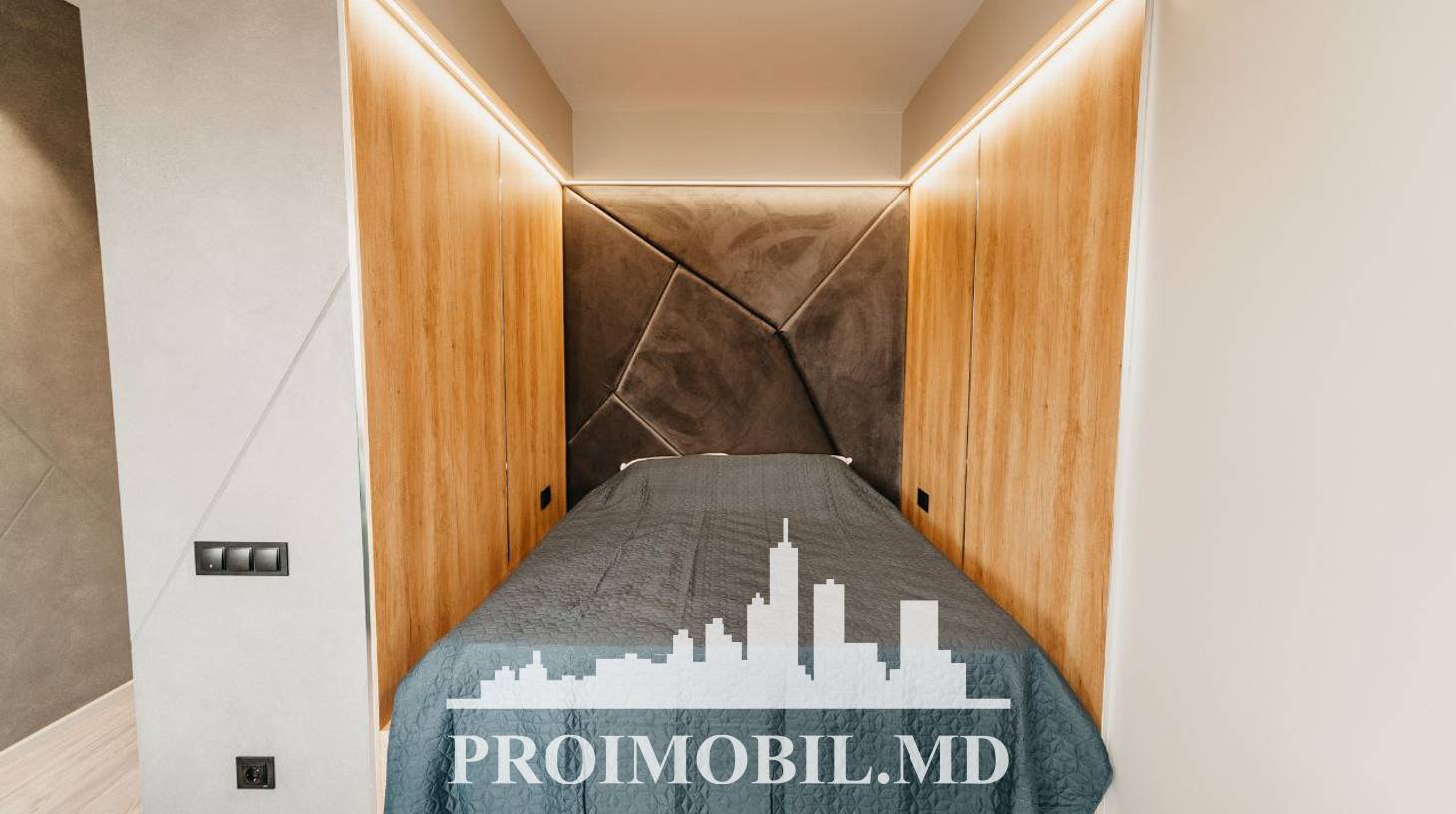 https://images.proimobil.md/30COY-oczbJEs4B3N37TFHP9S0I2e_tFE8YTUJfgF4E/watermark:0.75:so:0:30:0.39/resize:fill:1460:816:1/gravity:ce/bG9jYWw6Ly8vZXN0YXRlL2xyLzYyMWIxMDQyLTZlOGYtNGZlZC04OGYxLWFkMWI2ZDkxZjY4NC5qcGVn