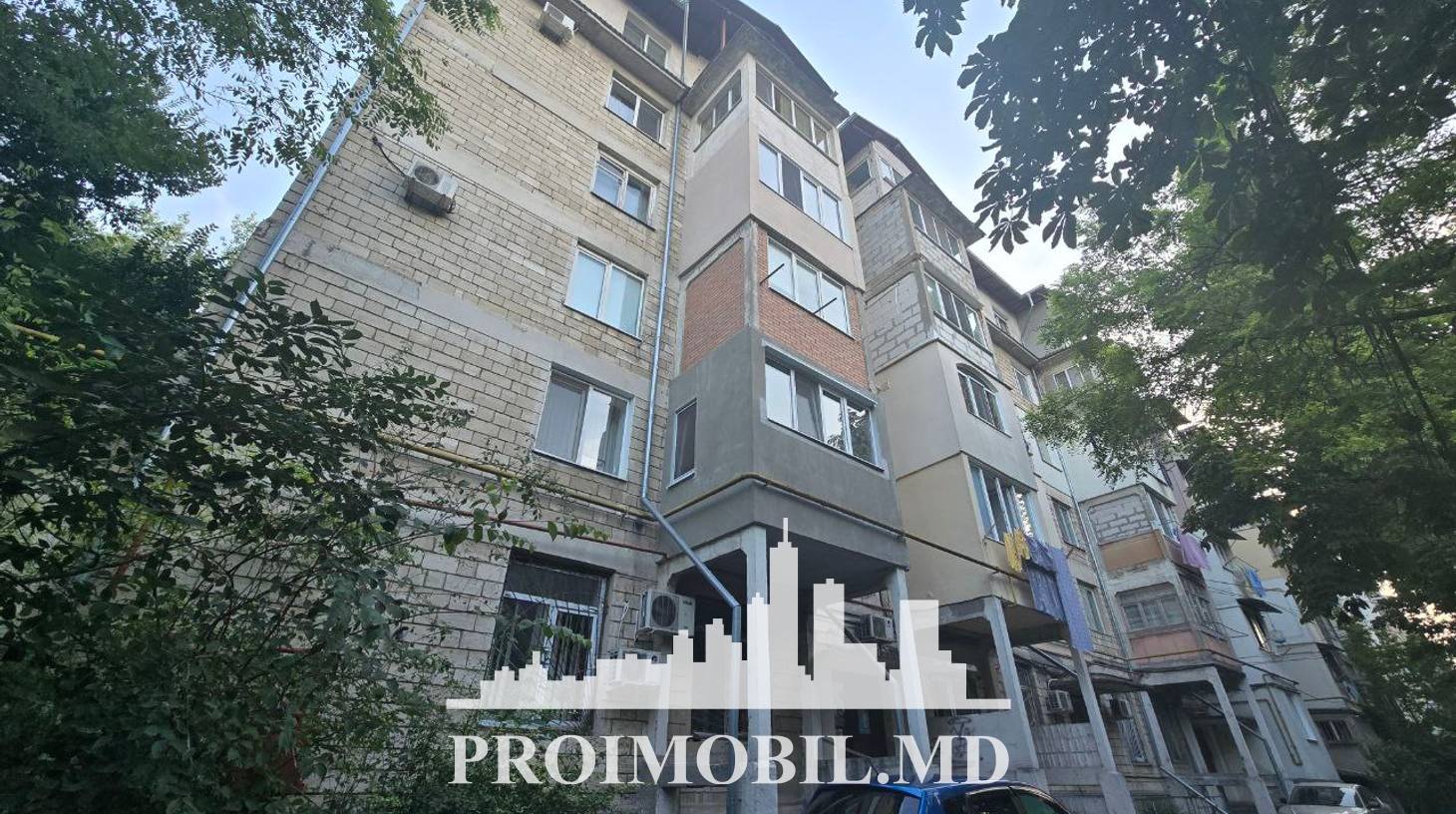 https://images.proimobil.md/323u5Adv0w4dg7dlfp189WVdAy7cR1LxdBzsZ7vtcYs/watermark:0.75:so:0:30:0.39/resize:fill:1460:816:1/gravity:ce/bG9jYWw6Ly8vZXN0YXRlL2xyLzM3YmJhOTE2LTcxMTQtNDFhYy1iM2VkLTVmMGEyZjRlMzc1Yi5qcGVn